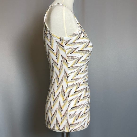 WHBM White Yellow Layered Patterned V-neck Career Sleeveless Top - Size XS - Picture 4 of 9